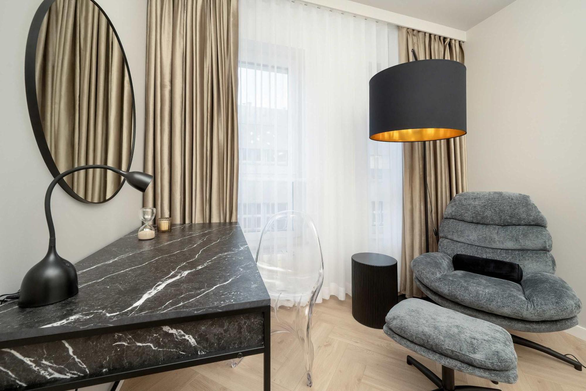 Apartmán Near Centre Of With Ac And Parking By Renters Prestige