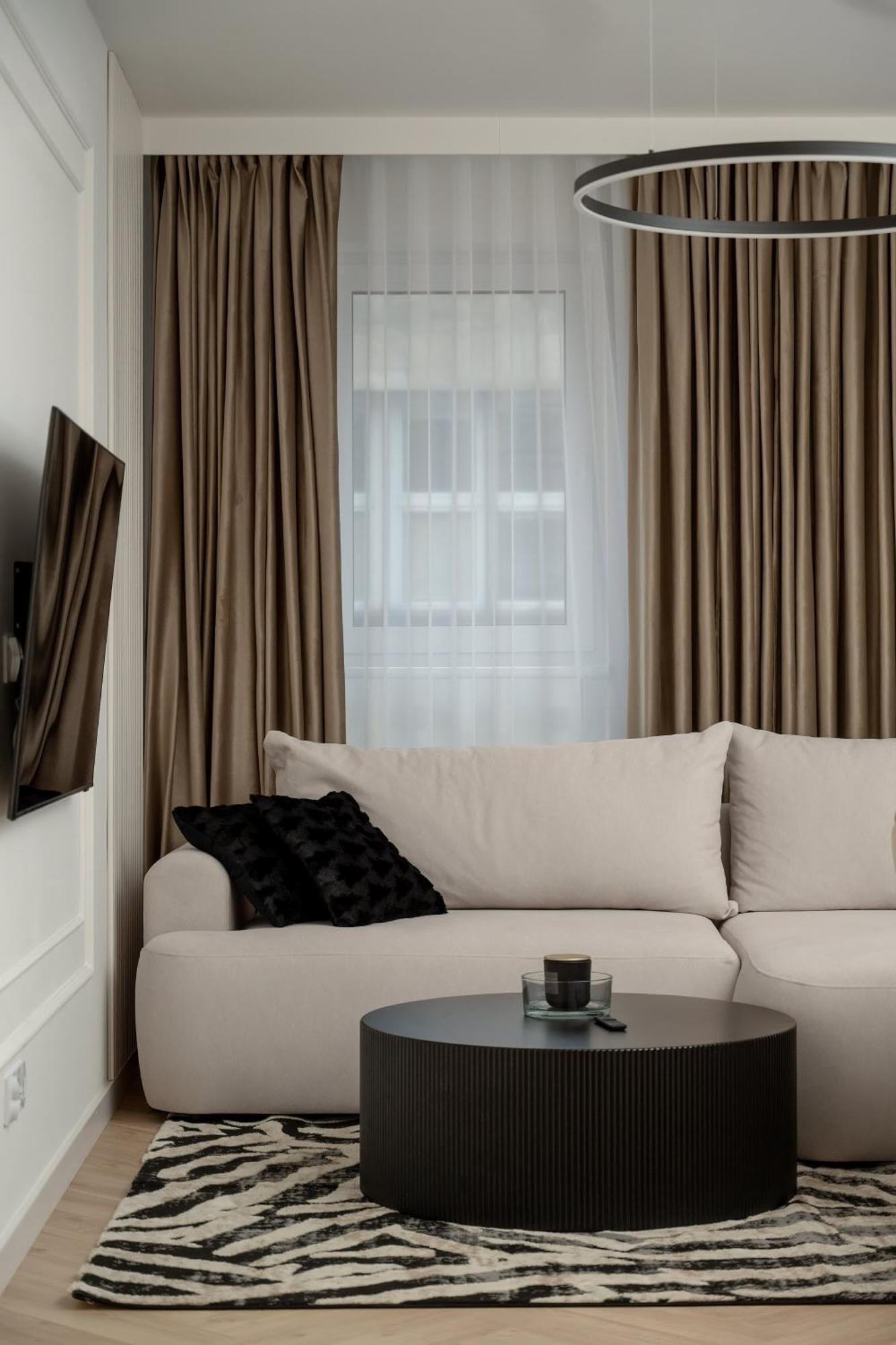 Near Centre Of With Ac And Parking By Renters Prestige Apartmán