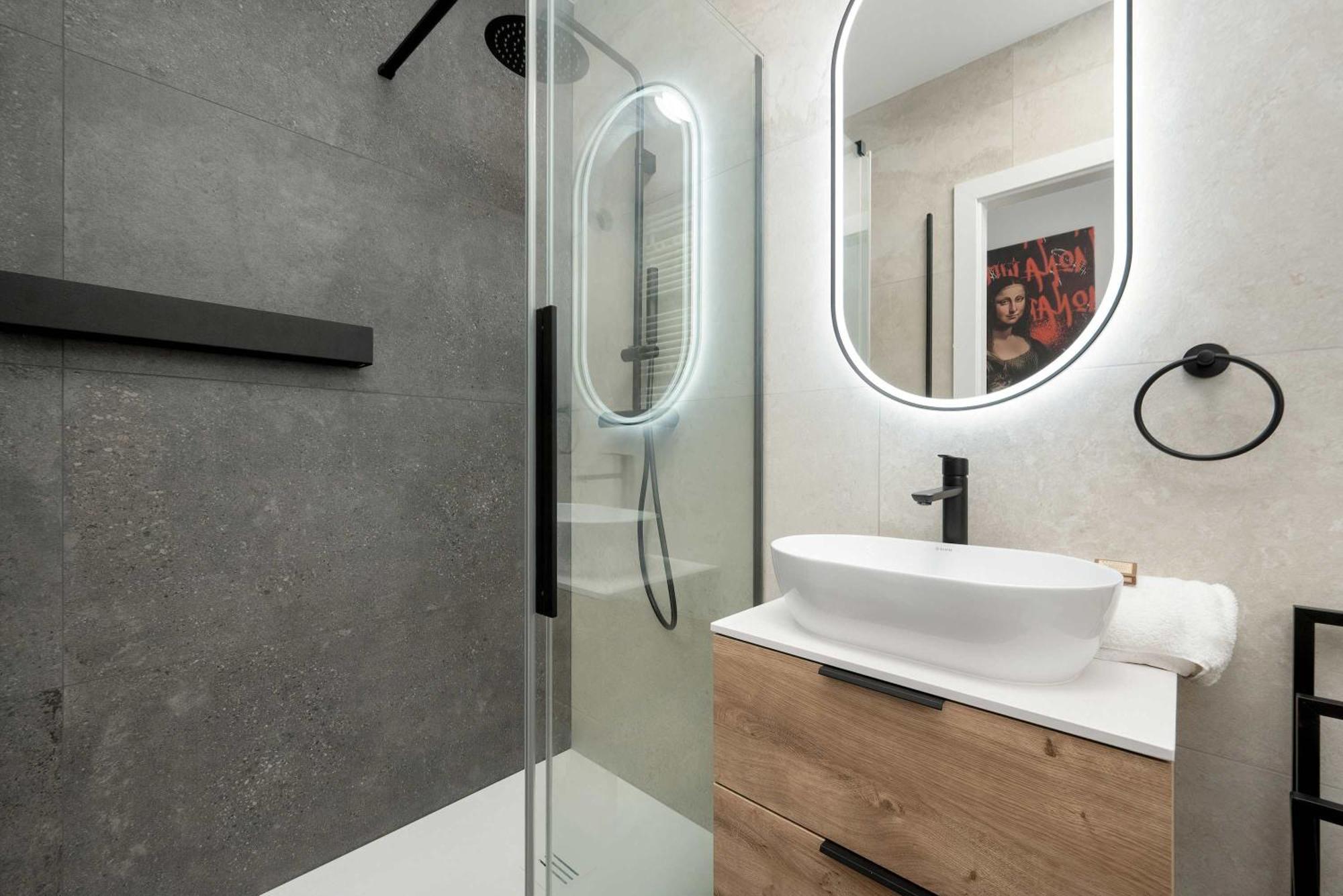 Apartment Near Centre Of With Ac And Parking By Renters Prestige