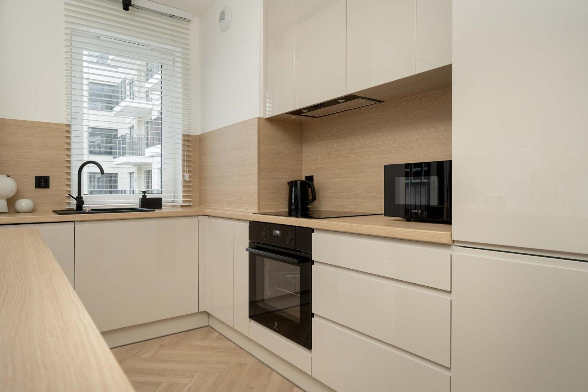 Apartment Near Centre Of With Ac And Parking By Renters Prestige *